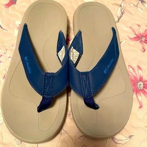 Men’s Columbian flip flops size 8